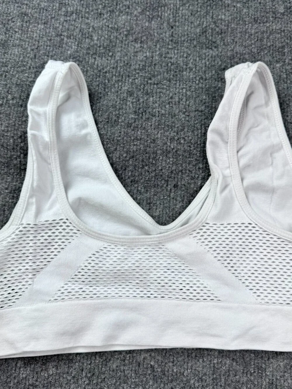 Women's White Seamless Bralette Sports Bra Size L V-Neck Open Knit Mesh